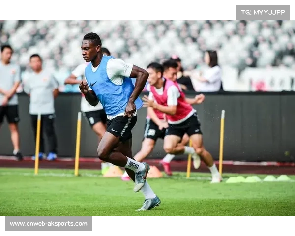 角田裕毅：日本车手维修区起步超车，展现顽强斗志